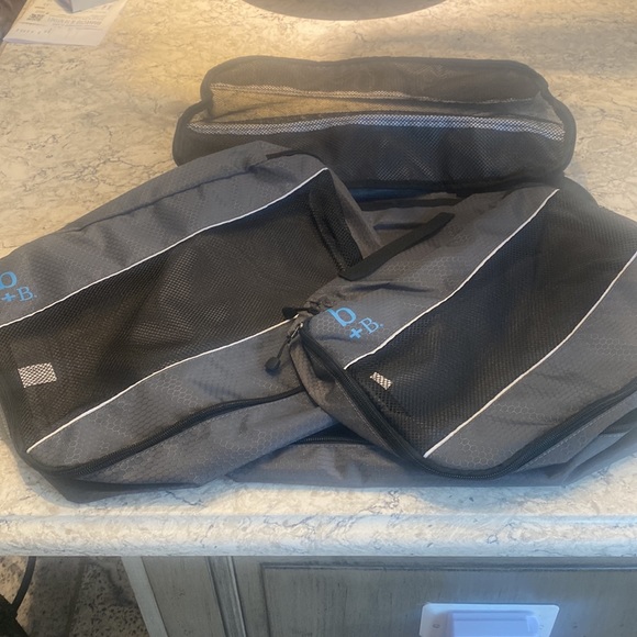 Burton + Burton soft travel bag. Nested set of three sizes. Brand new - Picture 3 of 4